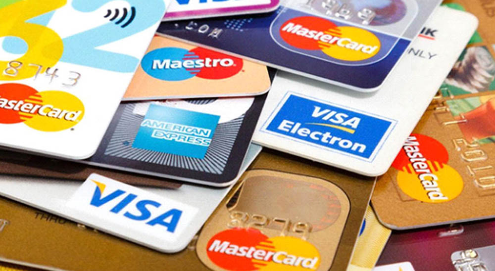Các thẻ phổ biến nhất là VISA và MasterCard trị giá 100$